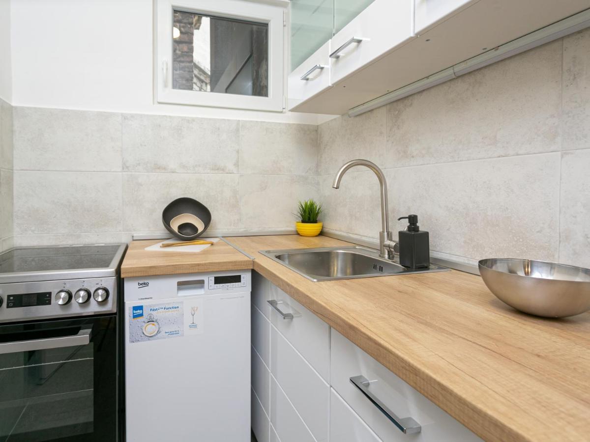 Grand Suite Centre Belgrado Esterno foto